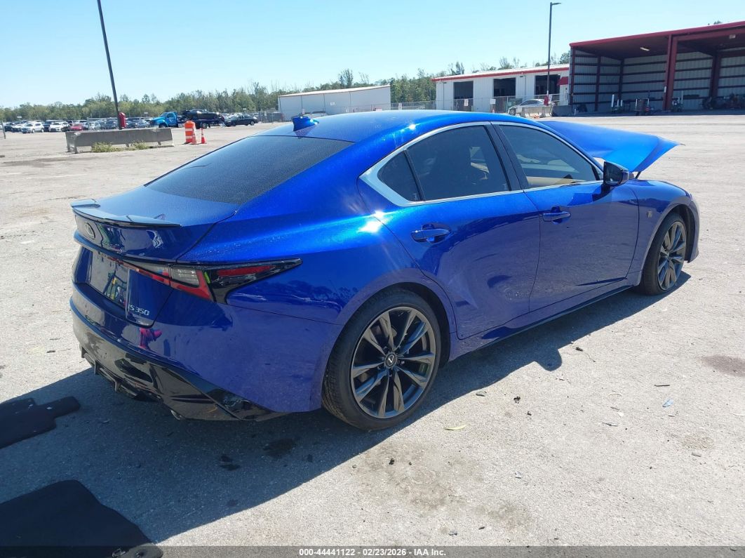Lexus IS 2025