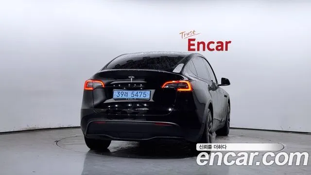 Tesla Model Y 2024