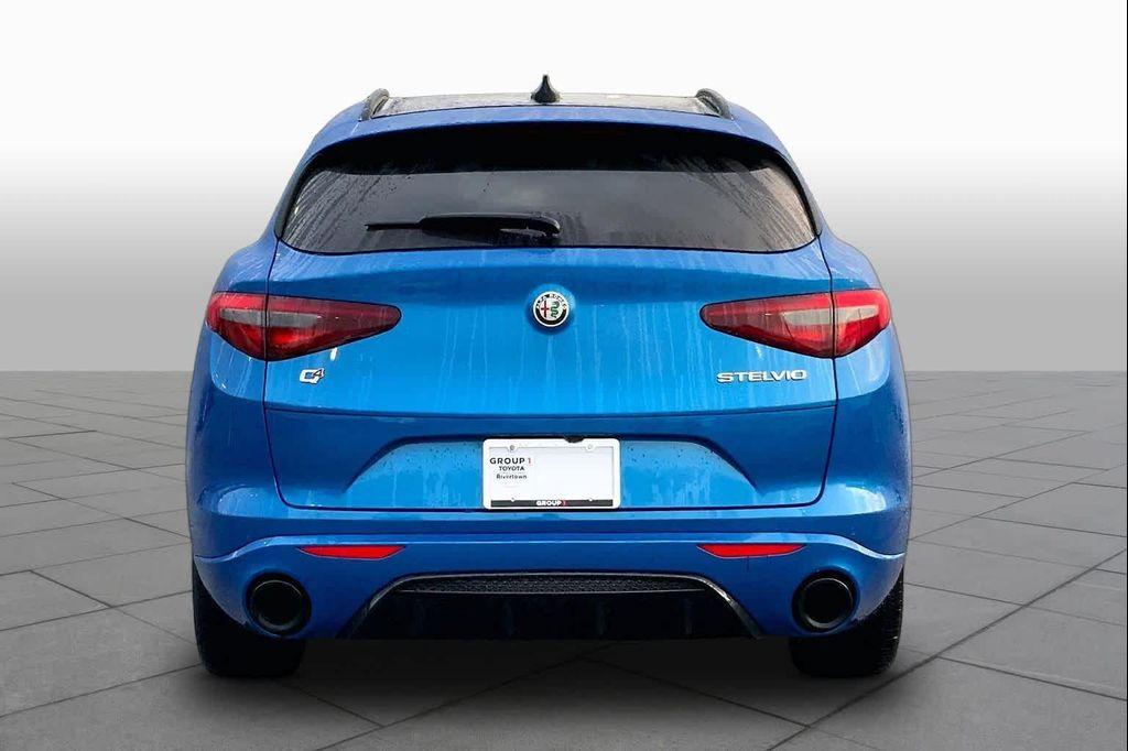 Alfa Romeo Stelvio 2023