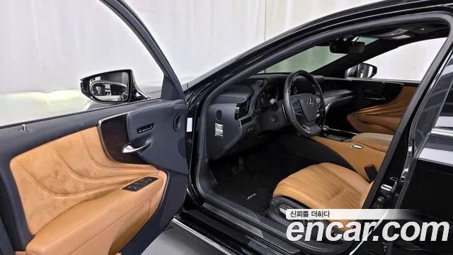 Lexus LS 2022