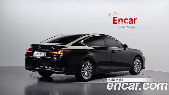 Lexus ES 2021