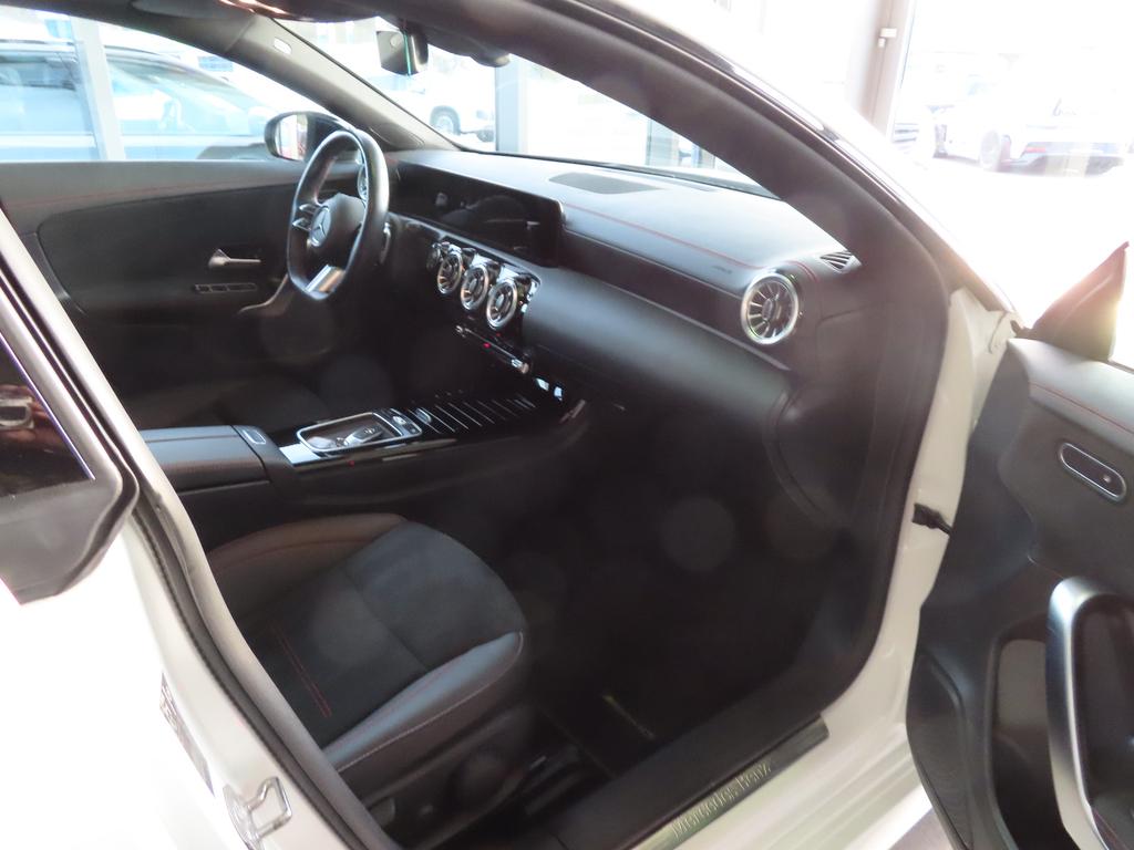 Mercedes-Benz CLA 200 2024