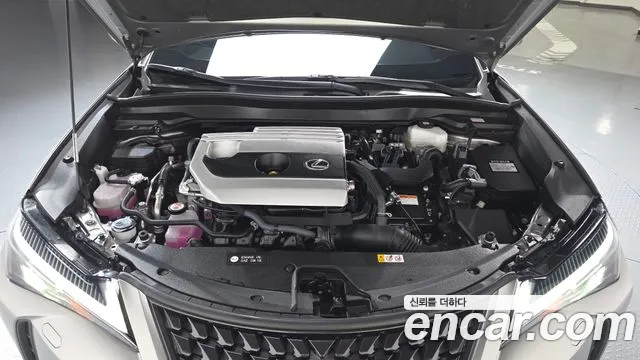 Lexus UX 2023