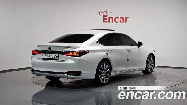 Lexus ES 2020