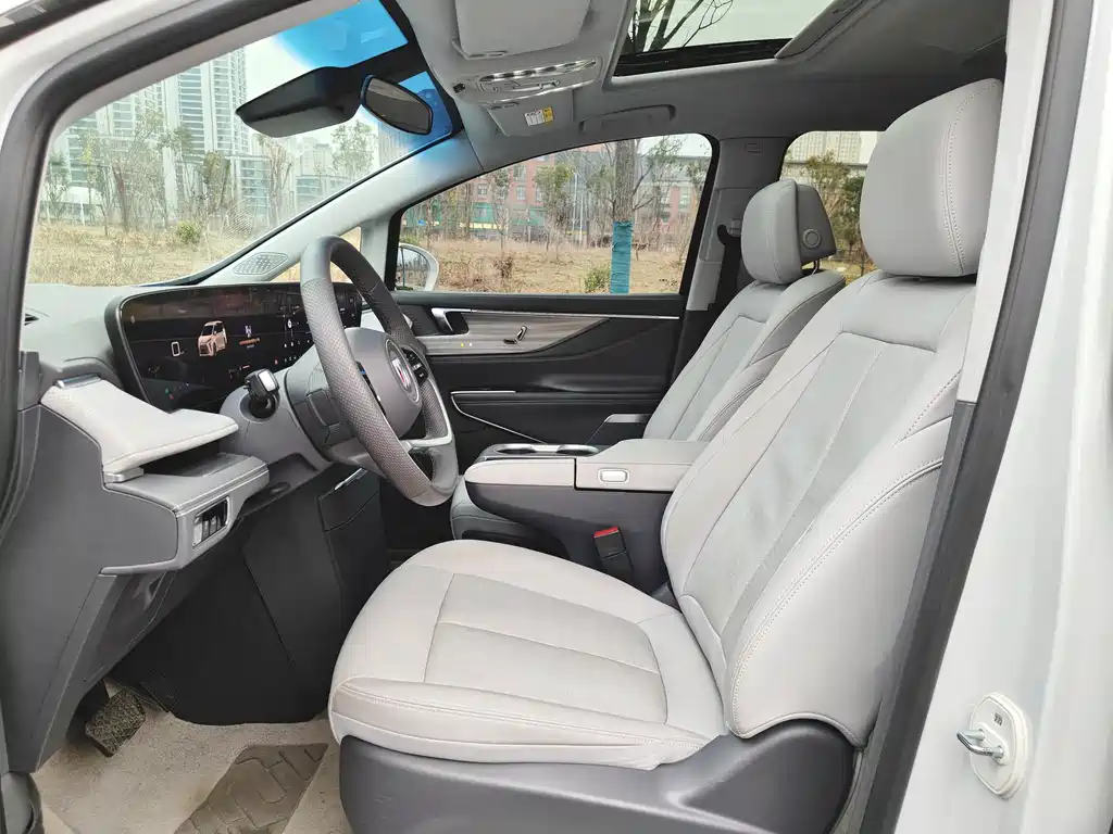 Buick GL8 2025