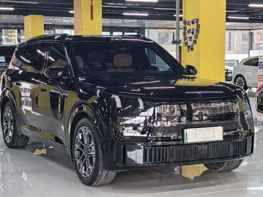 Lynk & Co 900 2025