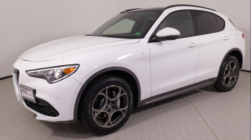 Alfa Romeo Stelvio 2023