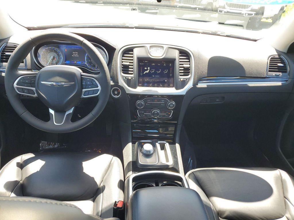 Chrysler 300 2023
