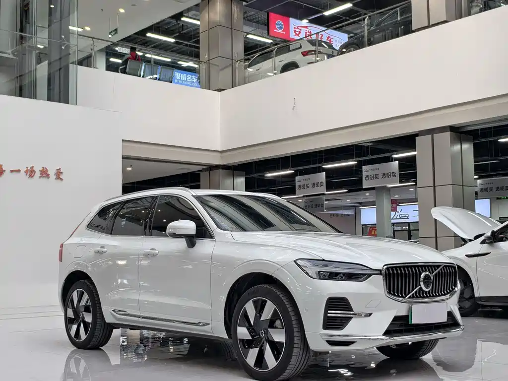 Volvo XC60 2025