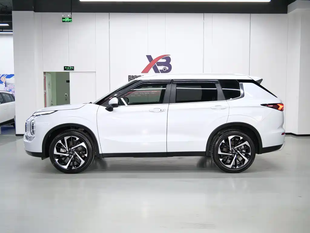Mitsubishi Outlander 2023