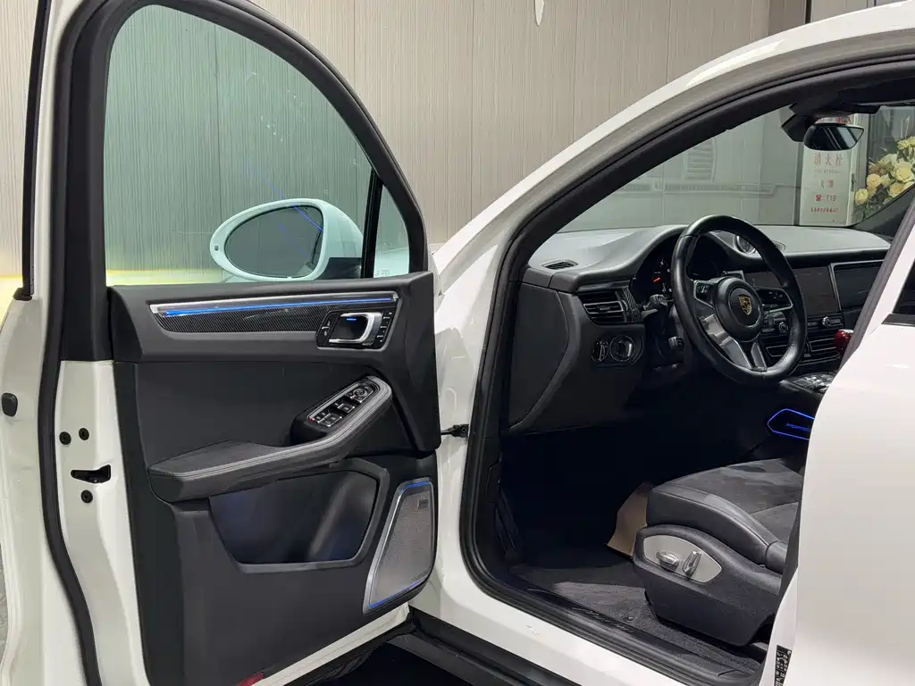 Porsche Macan 2021