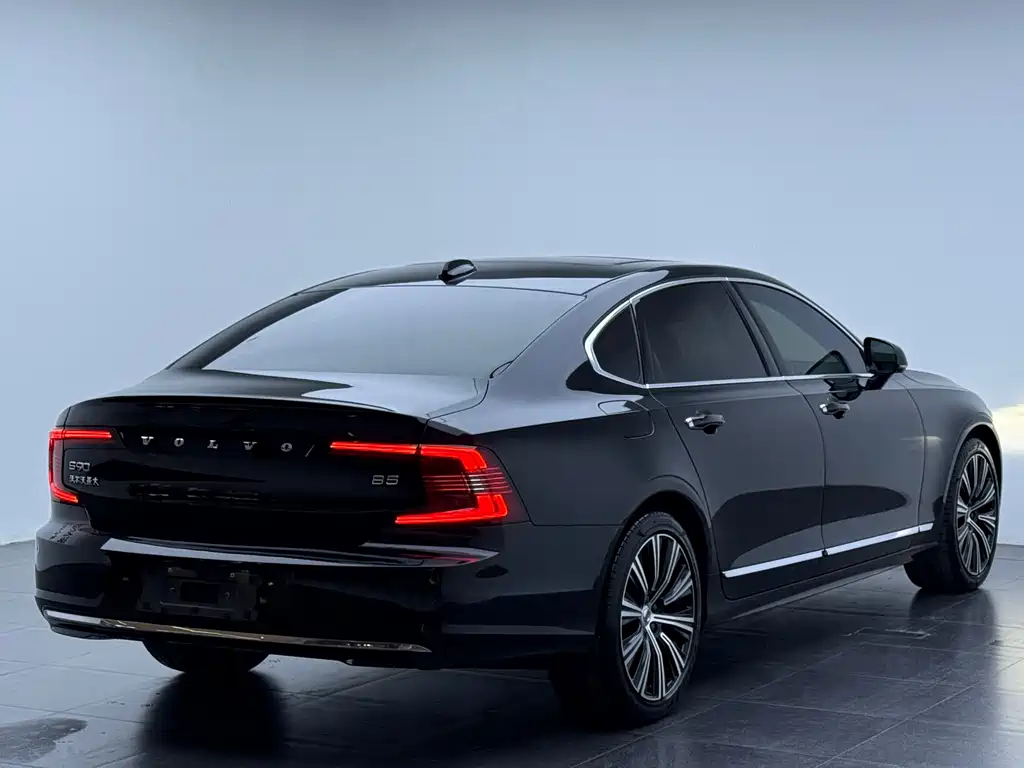 Volvo S90 2023