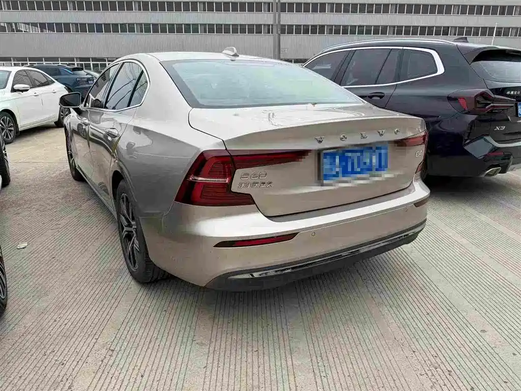 Volvo S60 2023