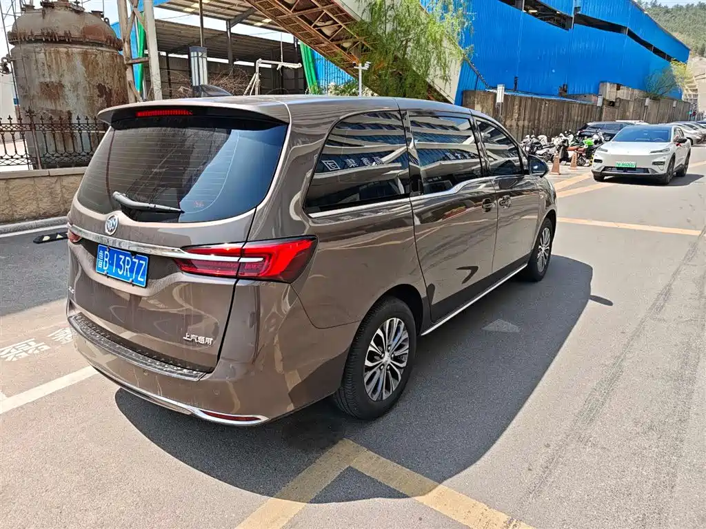 Buick GL8 2023