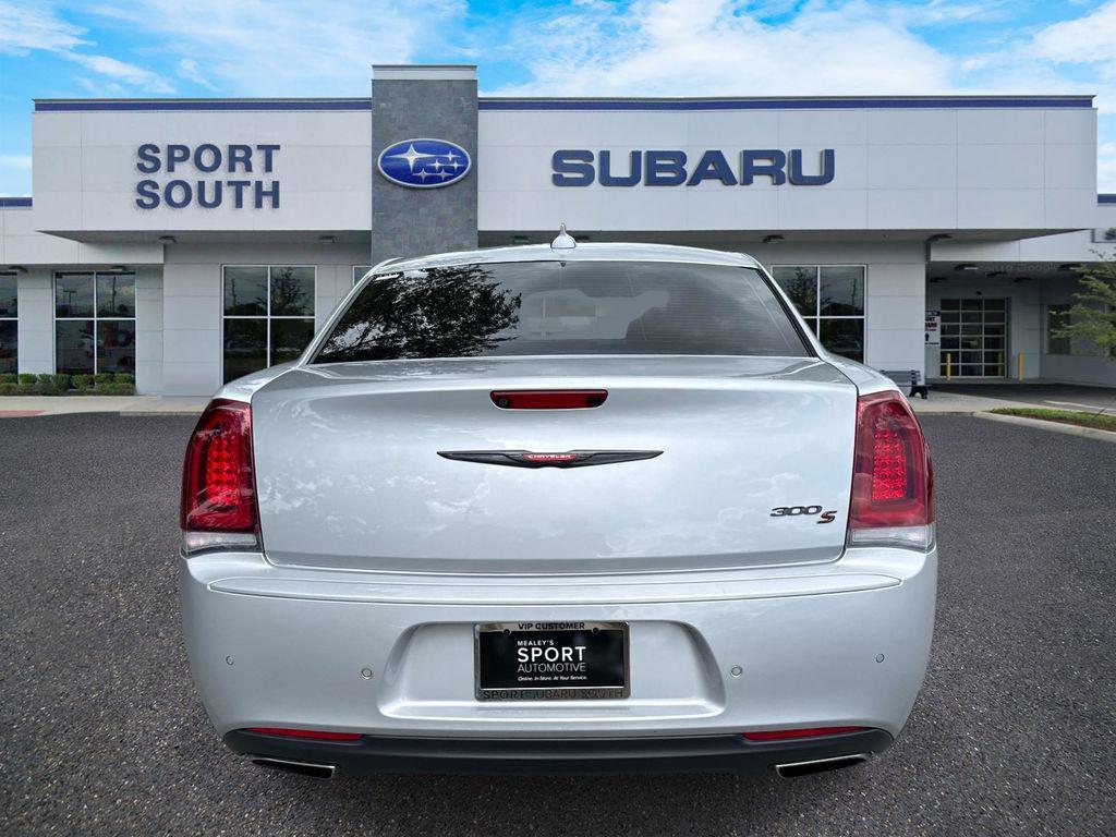 Chrysler 300 2023