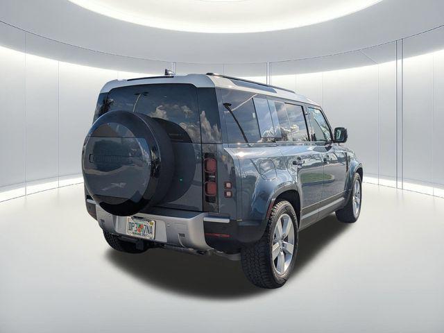 Land Rover Defender 2025