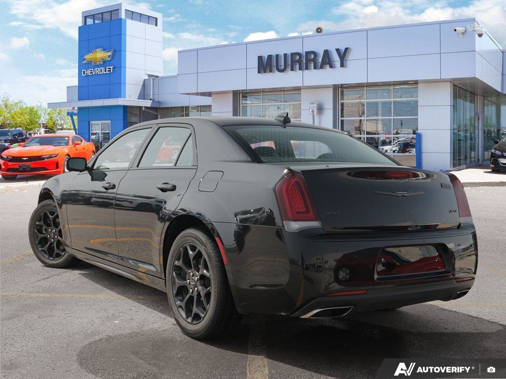 Chrysler 300 2023