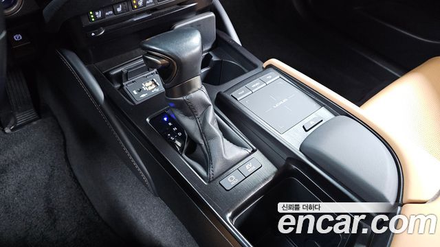 Lexus ES 2022
