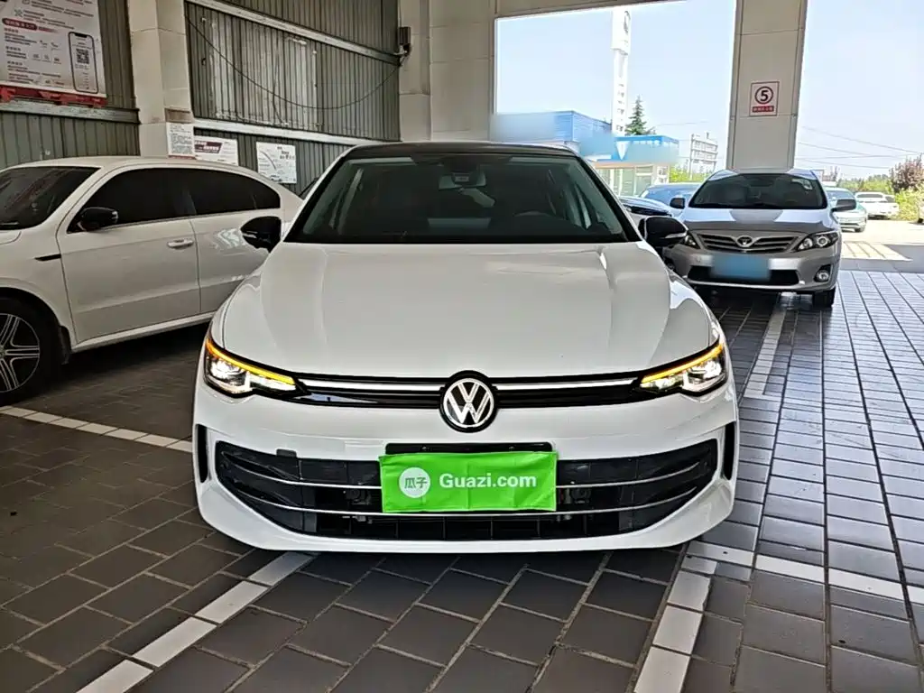 Volkswagen Golf 2025