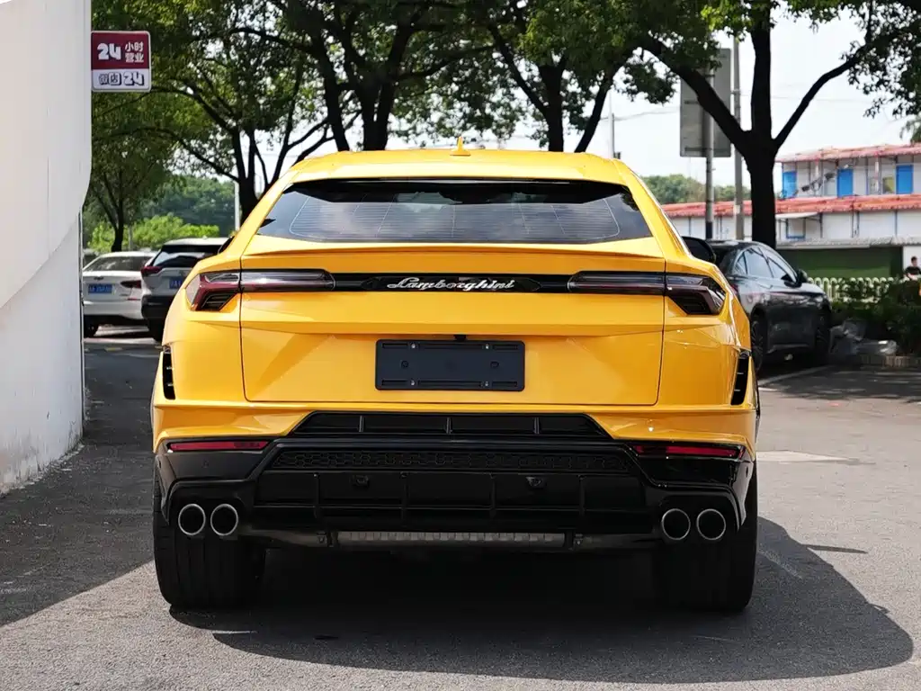 Lamborghini Urus 2024