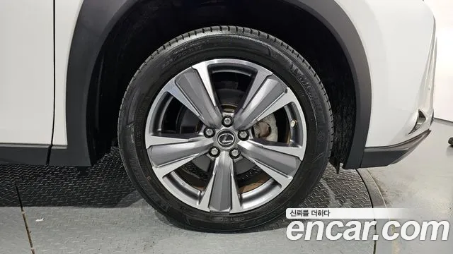 Lexus UX 2022
