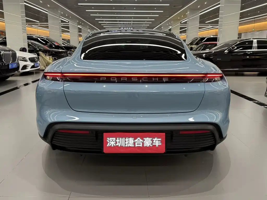 Porsche Taycan 2022