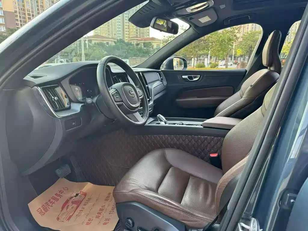 Volvo XC60 2022