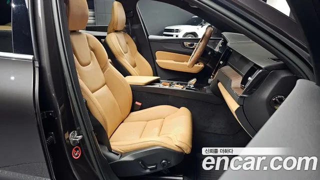 Volvo XC60 2022