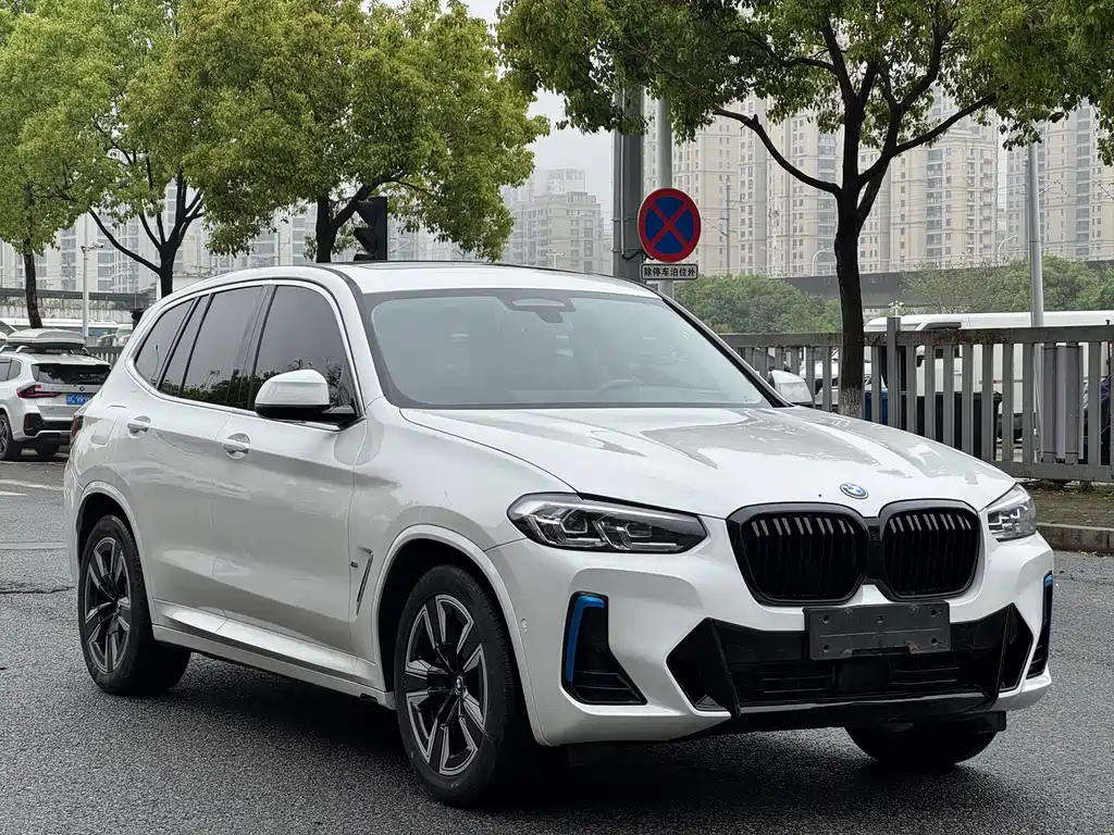 BMW iX3 2022