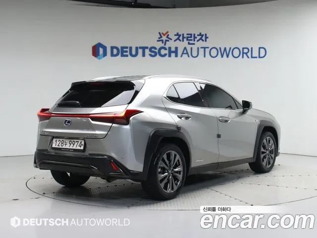 Lexus UX 2021