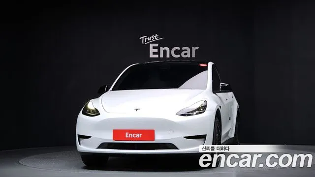 Tesla Model Y 2024