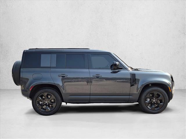 Land Rover Defender 2025
