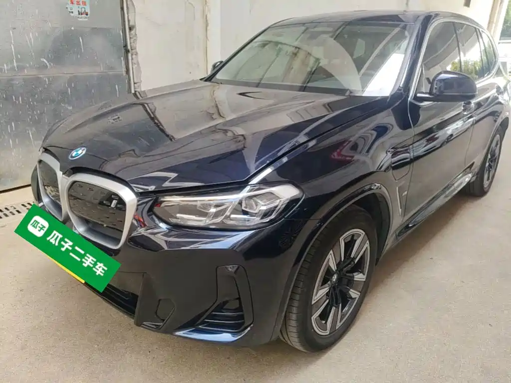 BMW iX3 2025