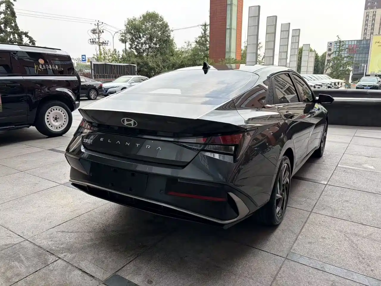 Hyundai Elantra 2024
