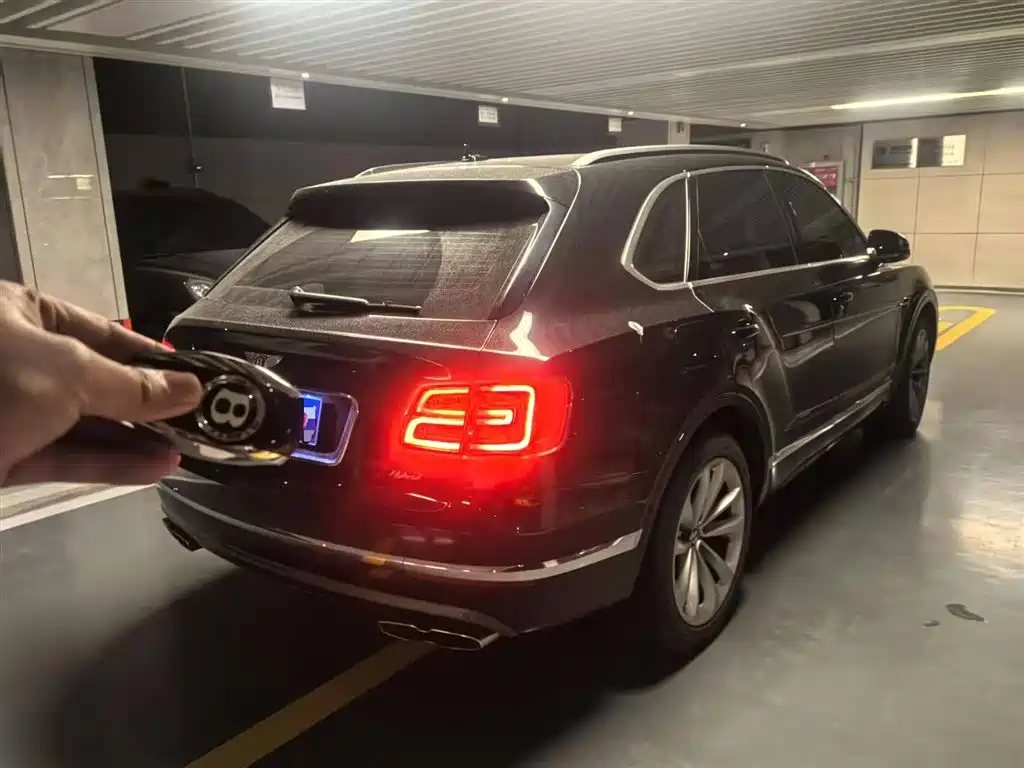 Bentley Bentayga 2023
