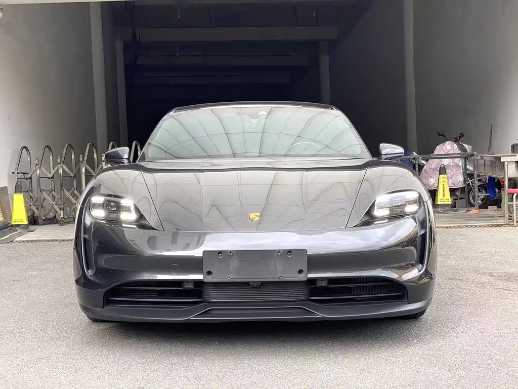 Porsche Taycan 2022
