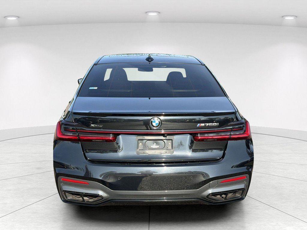 BMW M760 2022
