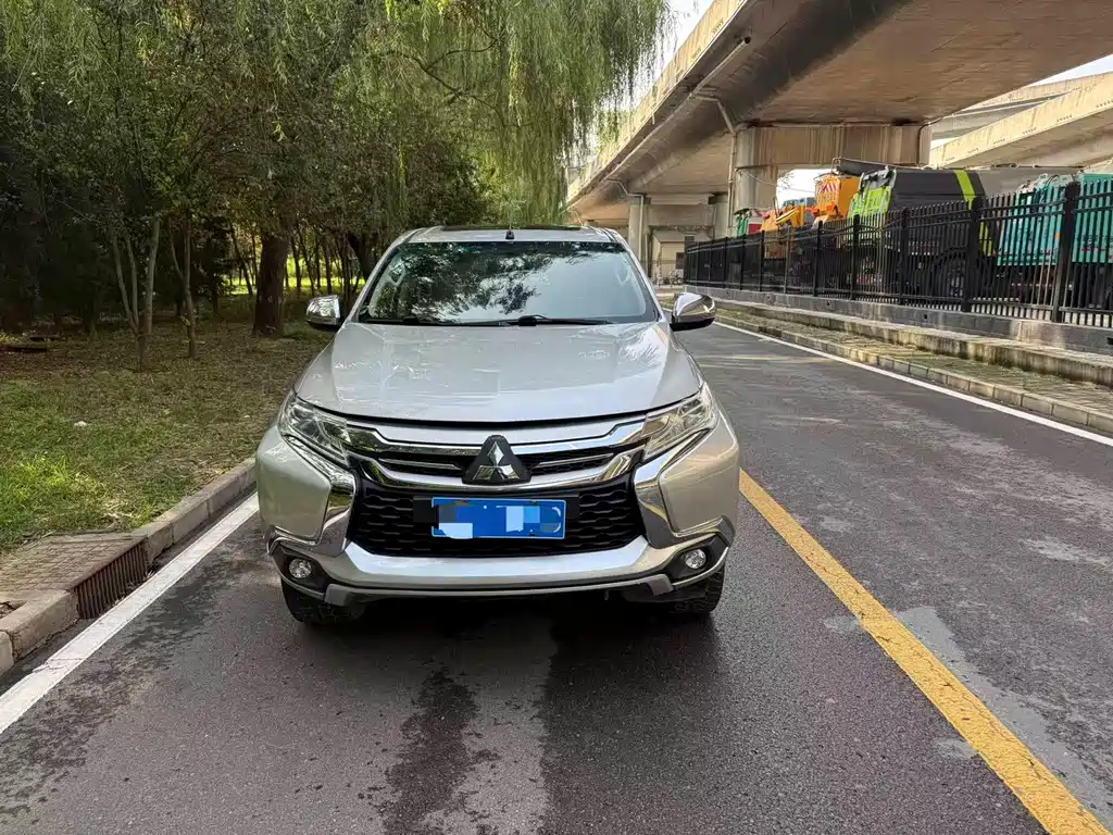 Mitsubishi Pajero 2020