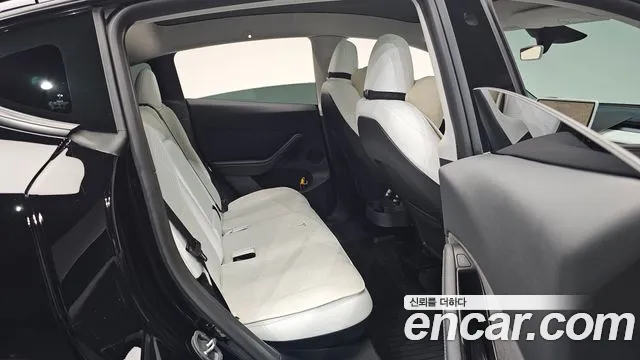 Tesla Model Y 2024