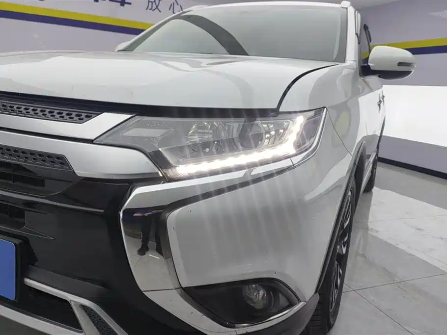 Mitsubishi Outlander 2021