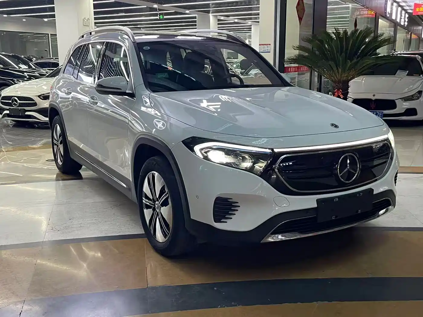 Mercedes-Benz EQB 2024