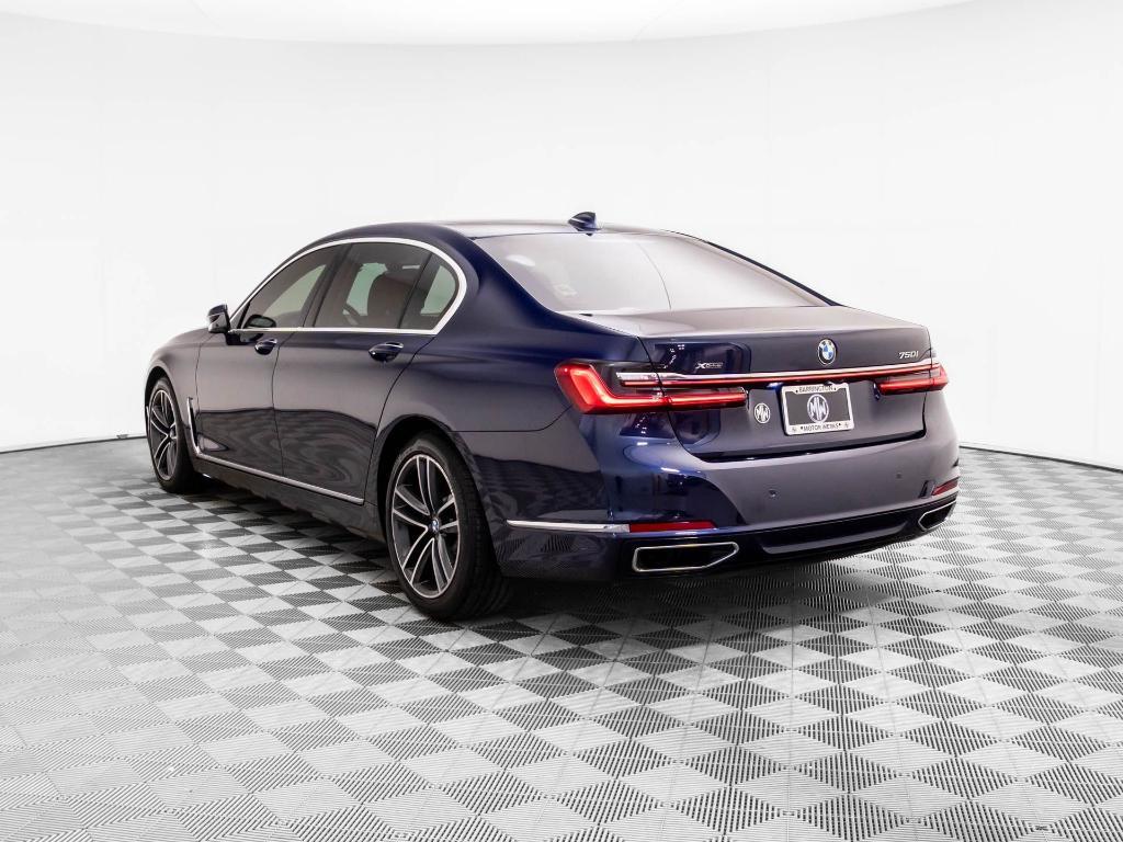 BMW 750 2022
