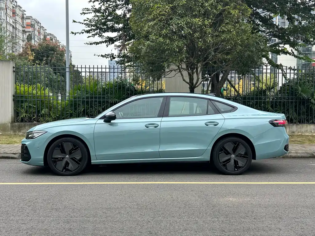 Volkswagen Passat 2024