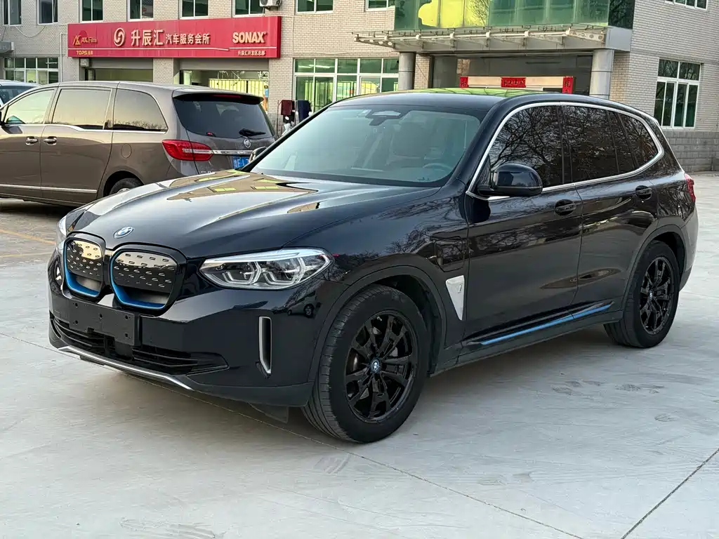 BMW iX3 2021