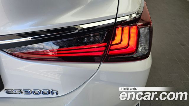 Lexus ES 2021