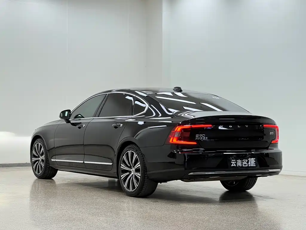 Volvo S90 2023