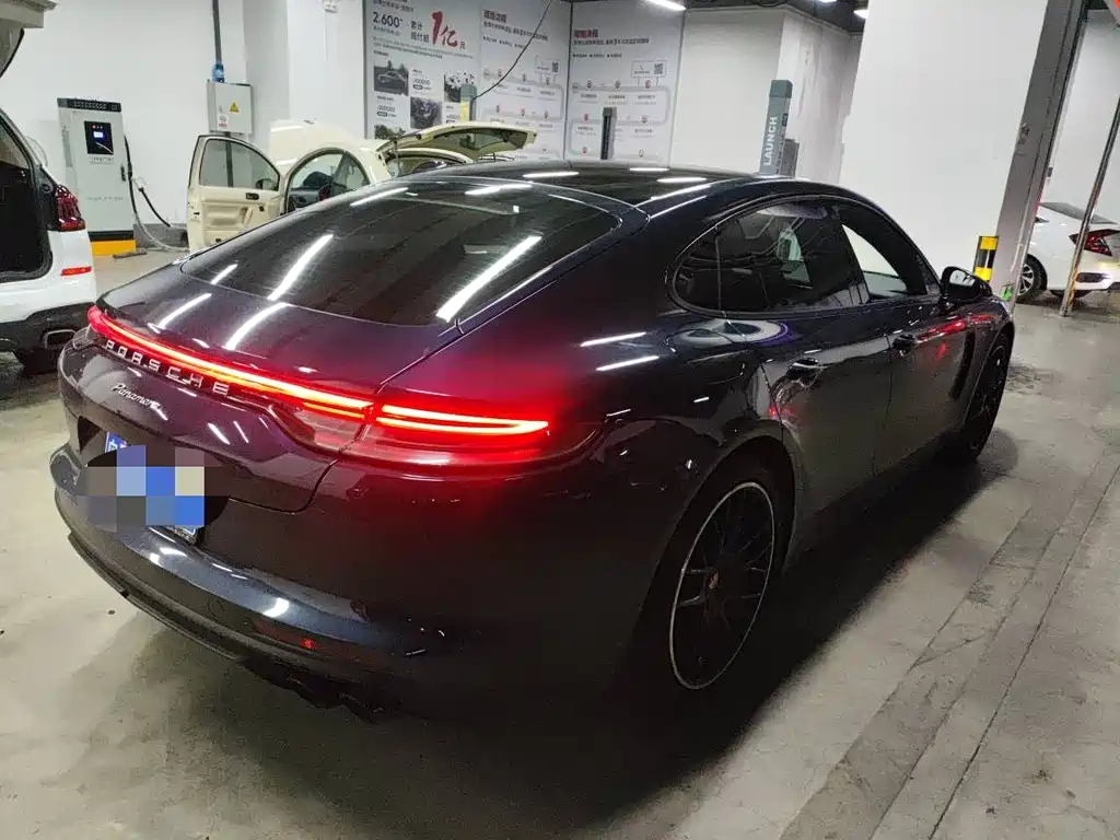 Porsche Panamera 2022