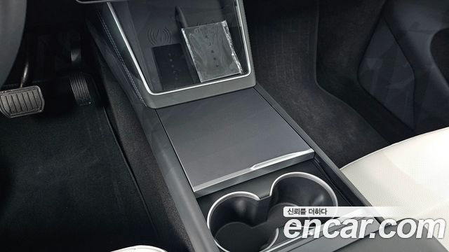 Tesla Model Y 2025