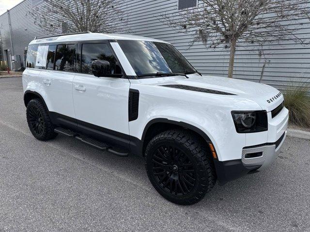 Land Rover Defender 2024