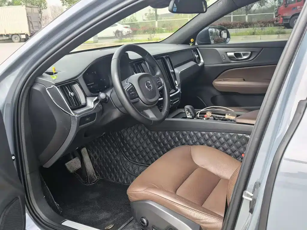 Volvo S60 2023